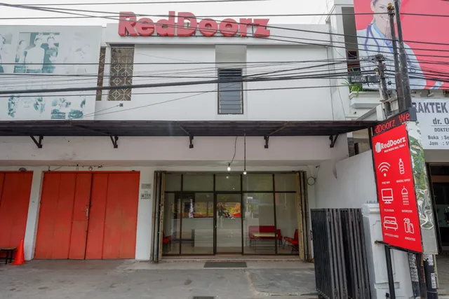 RedDoorz near Pacific Mall Tegal 2
