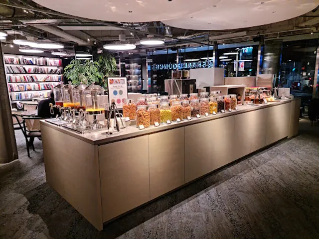 Starbucks Coffee - Roppongi Tsutaya Books