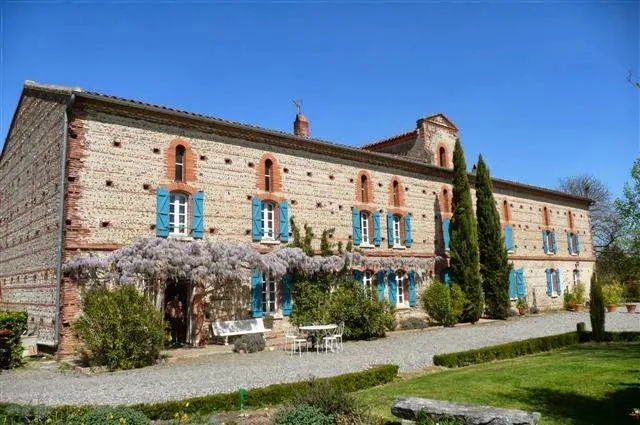 Cottage and guesthouse The Barguère