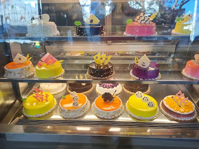 CAKE OF THE DAY - South End Circle