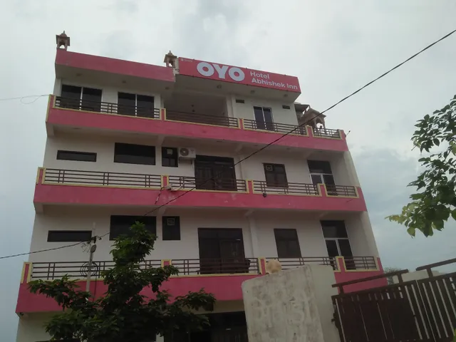 Collection O Hotel Abhishek Inn