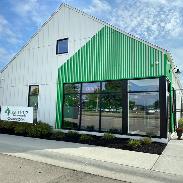 Light'N Up Cannabis Co. - Corunna