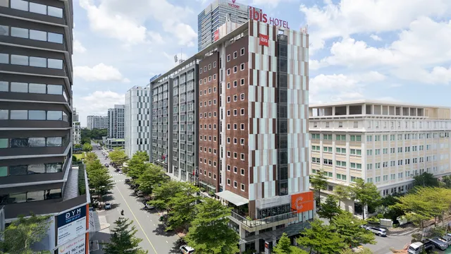 ibis Saigon South