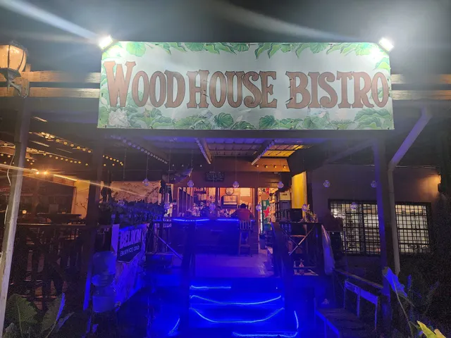 Wood House Restaurant and Bar