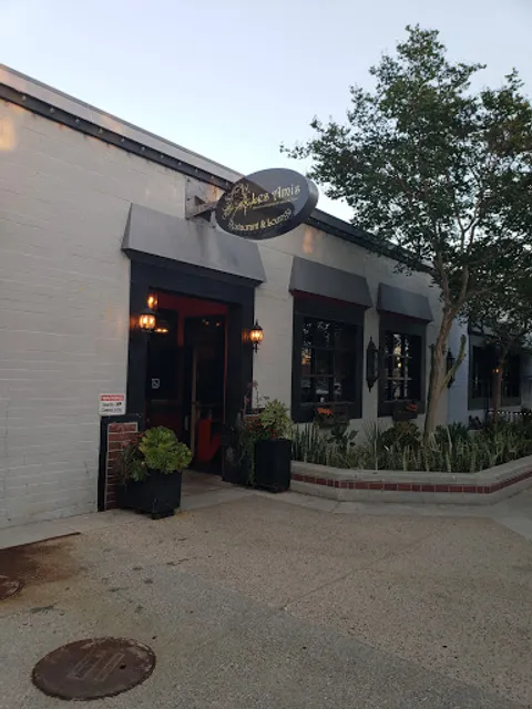 Les Amis Restaurant & Lounge