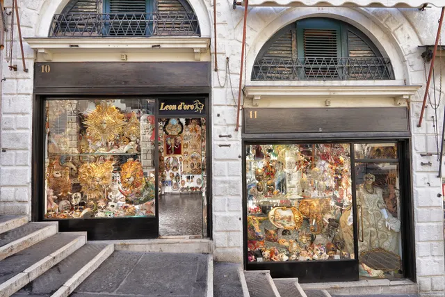 Leon D'Oro Masks - Rialto Bridge Venice