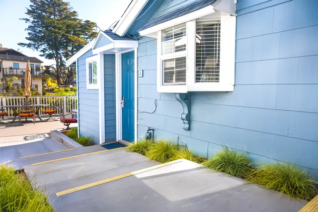 Ocean Echo Inn & Beach Cottages