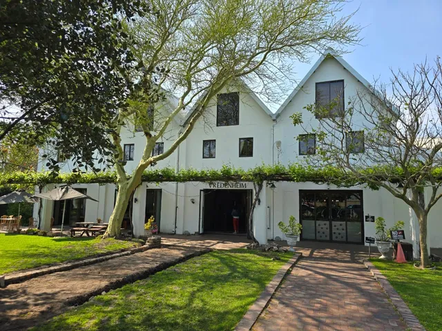 Vredenheim Guesthouse - Poppelien