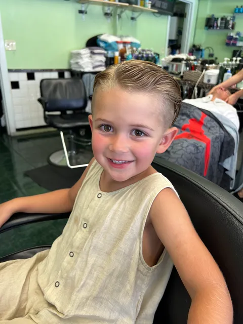 K J's Men's & Women's Hairstyling