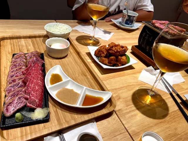 嵐山熟成牛かつ專売-南屯大墩店 炸牛排 浮誇丼飯 漢堡排專賣店 旁有收費停車場 《浮誇系大布丁請於營業時間來電預訂》