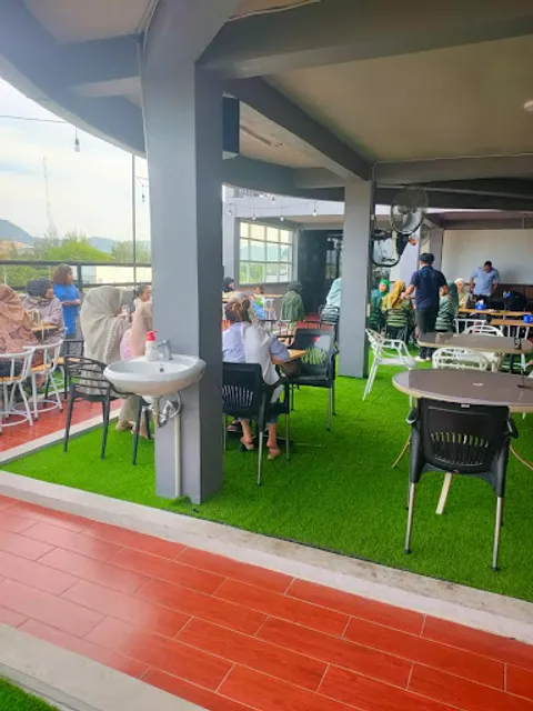 R+ Premiere Rooftop Cafe & Lounge