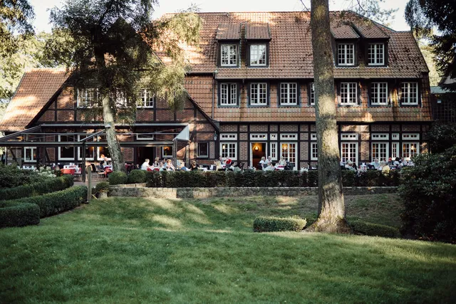 Heidehotel Waldhütte Inhaber: Ulrike Schütte