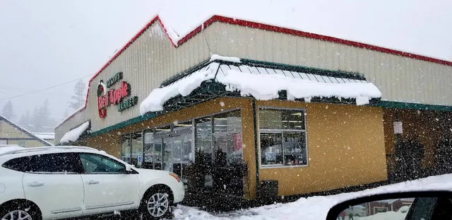 Ralph's Red Apple Market