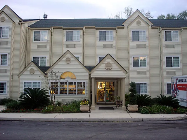 Hometown Inn & Suites
