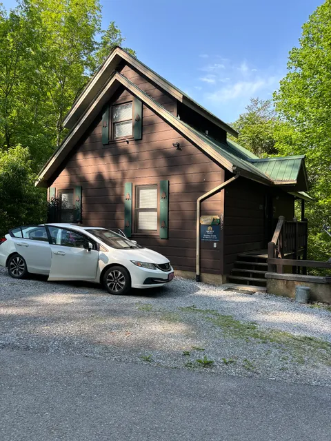 Evening Shade Cabin / Vacasa