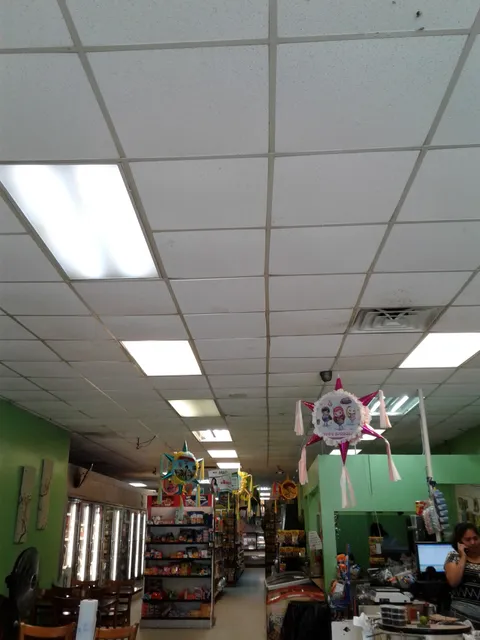 Expressway Village Shopping Center