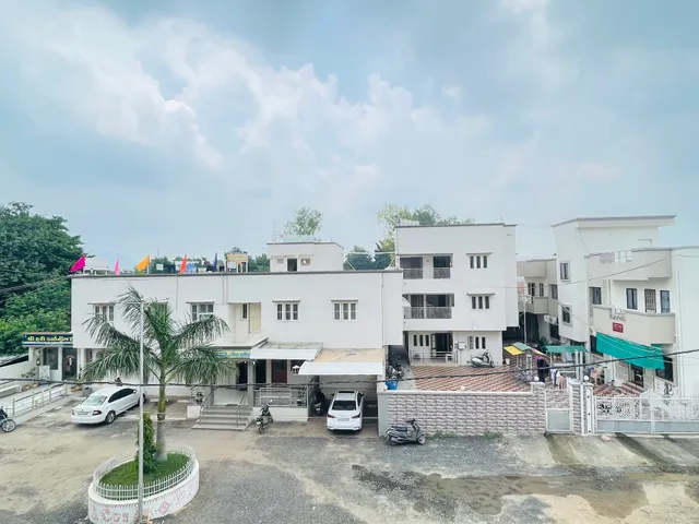 Hotel Rajdhani And Guest House