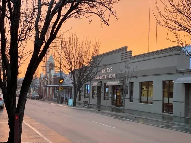 Hurley's Bar & Bistro Hotel