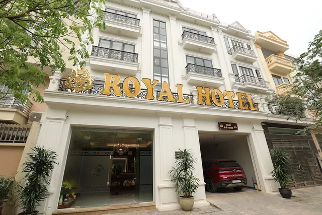 Khách sạn Royal Hotel