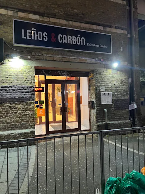 Leños & Carbon
