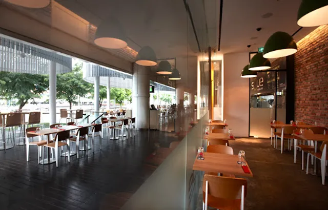 SQUE Rotisserie & Alehouse