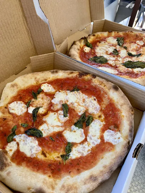 Decasa Wood-Fired Pizza