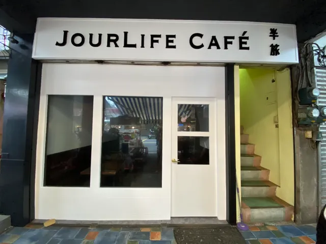 Travelers Backpackers Inn