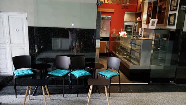Alemã Café e Confeitaria - Doces e Salgados