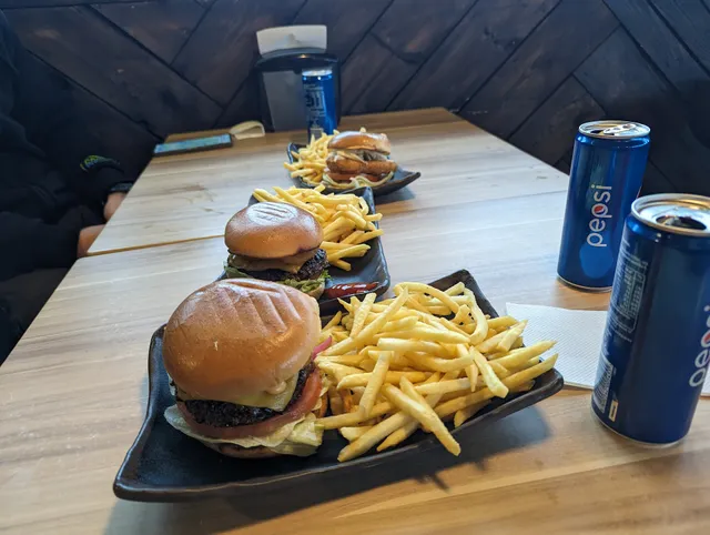 Dirty burger and ribs