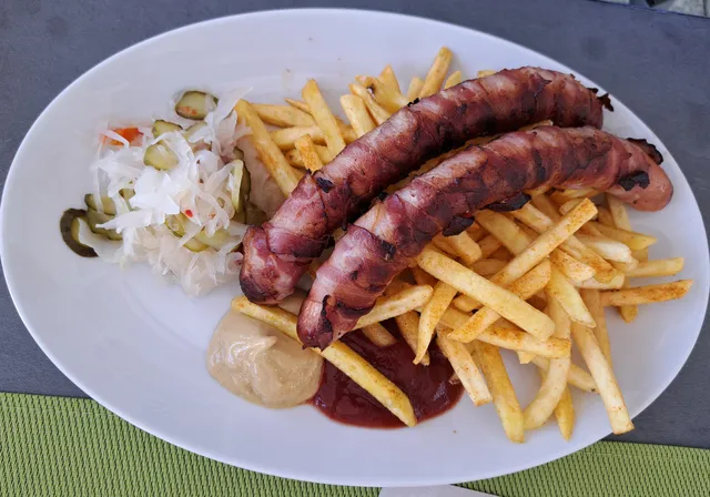 Gasthof Pröll "Wirt'z Karlsbach"