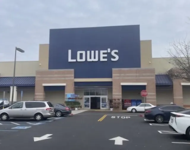 Lowe's Garden Center