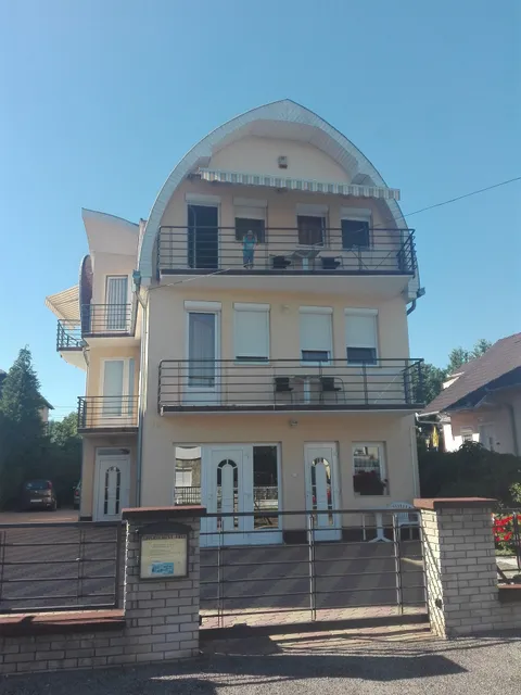 Márta Apartments House