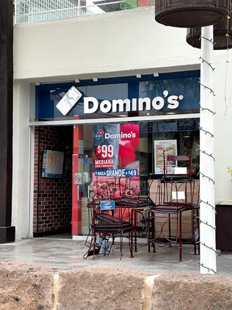 Domino's Plaza Luciérnaga