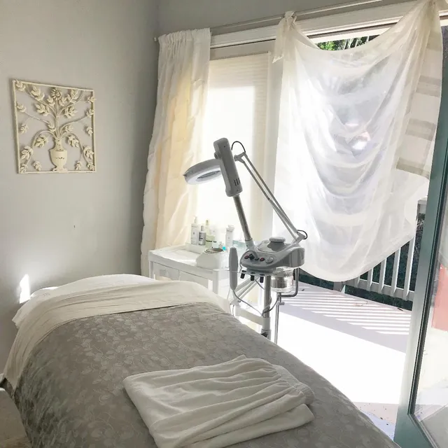 A French Touch Salon