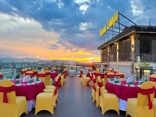 Sunrise Lounge - Rooftop Sky Bar