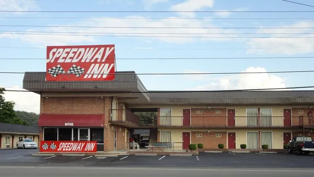 Speedway Inn