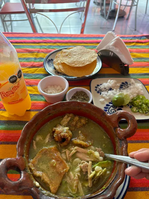 Los Molcajetes by Naim