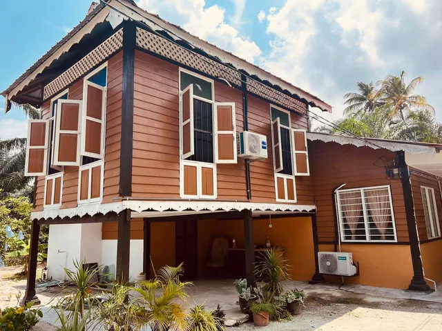 Inap Desa R'Sawit (Sekinchan Hideout)