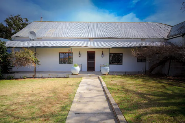 Rooikraal Farm Guesthouse and dam