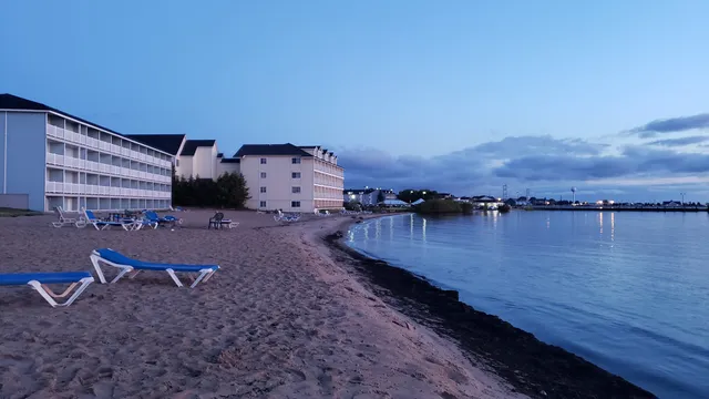 Quality Inn & Suites Mackinaw City Beachfront