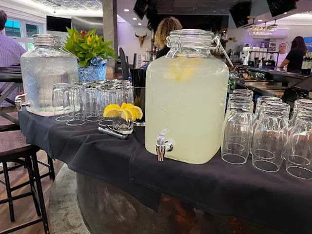 Pub 6T5 Bar and Grille