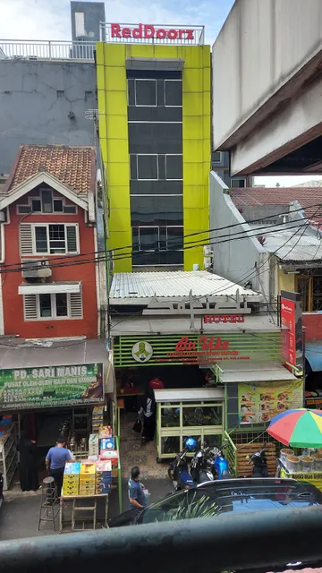 RedDoorz near Pasar Baru Bandung
