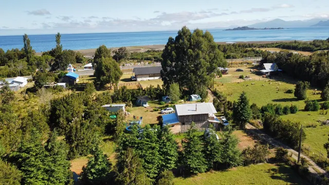 CAMPING y GLAMPING MAÑIHUEICO. Sitios techados. Duchas de agua caliente. Desayuno. Cerveza Artesanal.