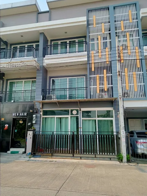 Thanyaporn House