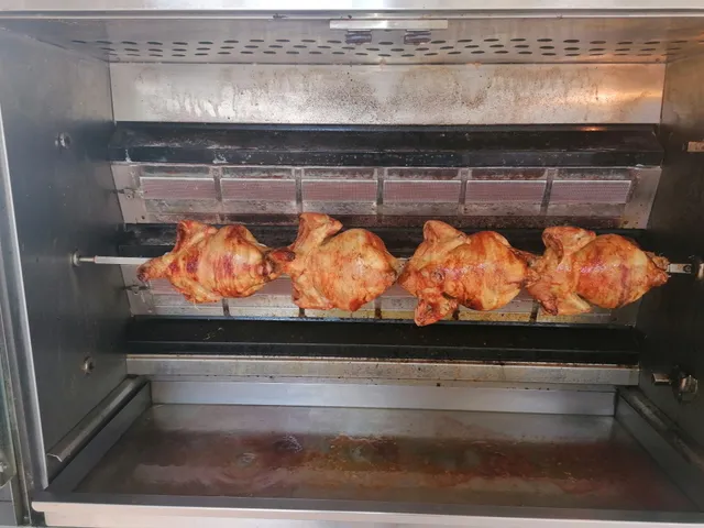 Κοτόπουλα Σαββακης Όλα και Όλα στον Κρουσωνα