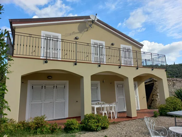 La Strelitzia Apartments