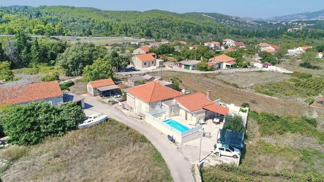 Villa Ivana, Zrnovo