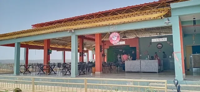 Midway Treat, Churhat