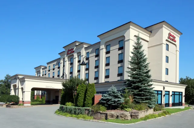 Hampton Inn & Suites by Hilton Laval