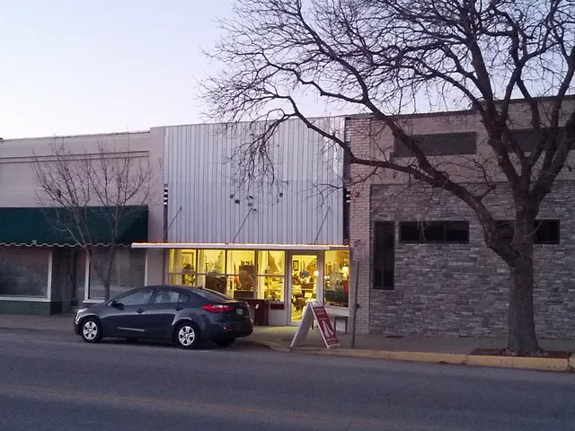 Dog & Duck Antiques and Gifts